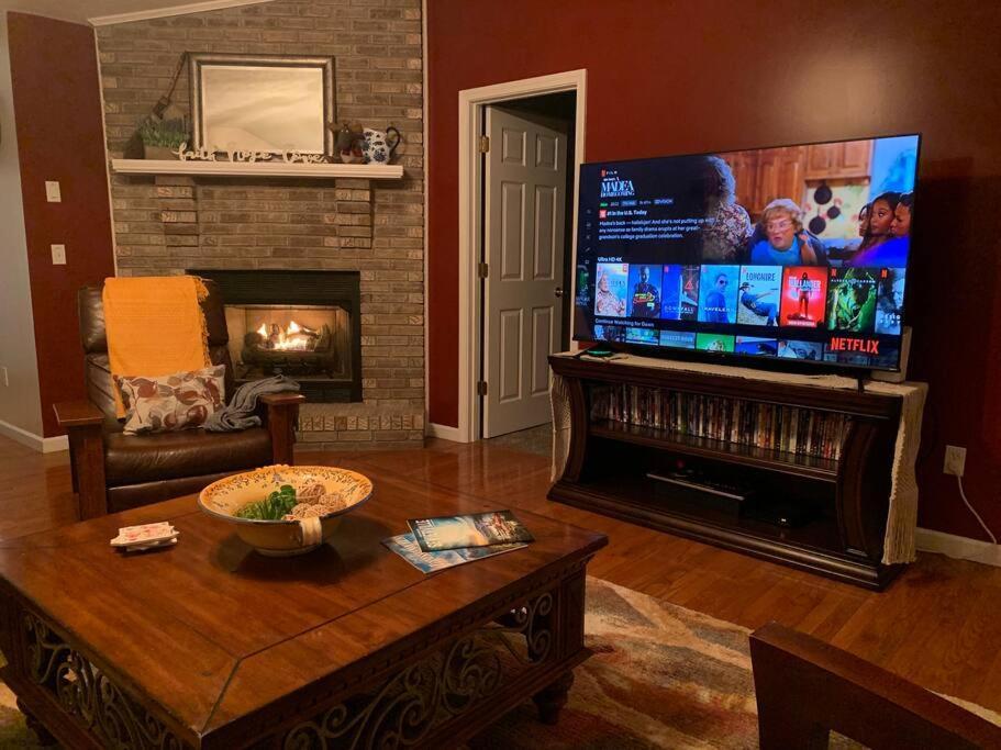 1 Mi To Dollywood Mins To Attractions & Gsmnp Holiday home *